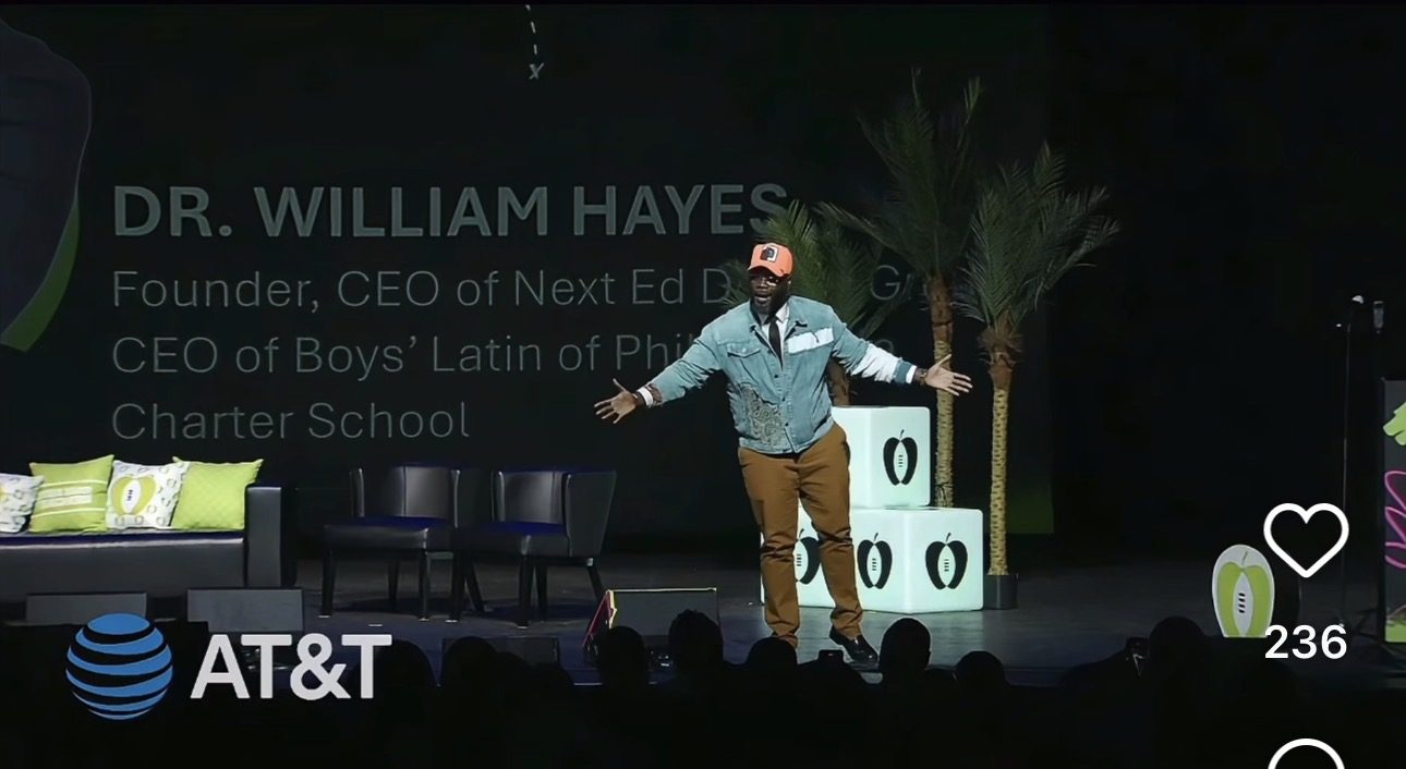 Dr. William Hayes on the mainstage